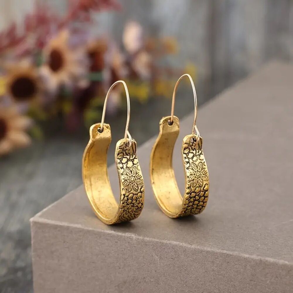 ⭐ Boho Chic Vtg Style Floral Engraved Goldtone Drop Hoop Earrings New - Picture 3 of 7